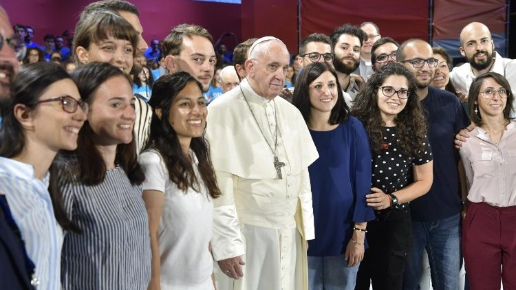 По случаю Всемирного Дня Миссий Папа Франциск призвал молодежь активнее участвовать в миссии Церкви
