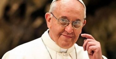 Папа Римский Франциск стал первым игроком Pokemon Go для католиков