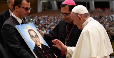 Папа Франциск, встречаясь с паломниками из Сальвадора, высоко оценил послание св. Оскара Ромеро