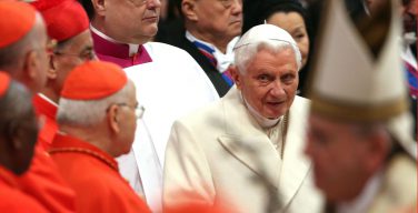Опубликованы письма Бенедикта XVI, в которых он объясняет, почему принял статус «Папы-Эмерита»