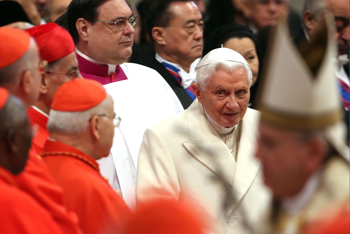 Опубликованы письма Бенедикта XVI, в которых он объясняет, почему принял статус «Папы-Эмерита»