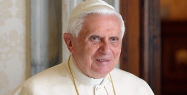 Папа на покое Бенедикт XVI заявил, что иудаизм и христианство — это две формы интерпретации Священного Писания