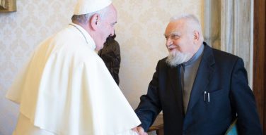 Папа: община Бозе способствует обновлению монашеской жизни
