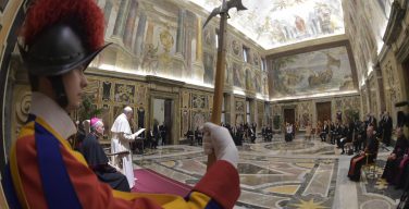 Папа встретился с новыми послами при Святейшем Престоле