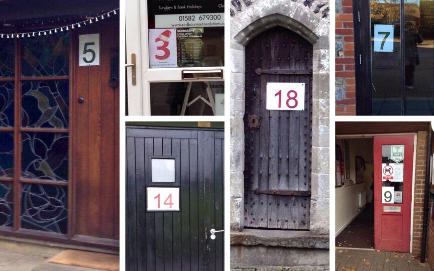 Жители английской деревни Редборн превратили адвент-календарь в многодневный фестиваль сюрпризов