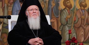 Вселенский Патриарх поздравит Украинскую Церковь с Рождеством томосом об автокефалии. Его должны вручить 6 января