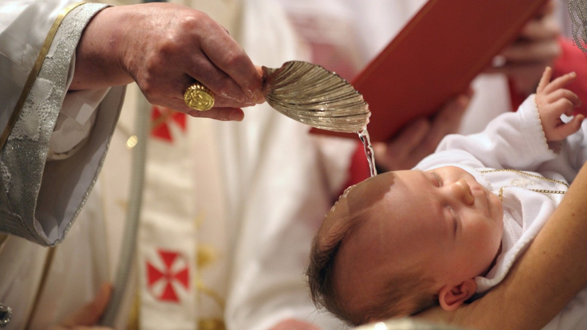 Папа призвал верующих помнить о дате своего крещения