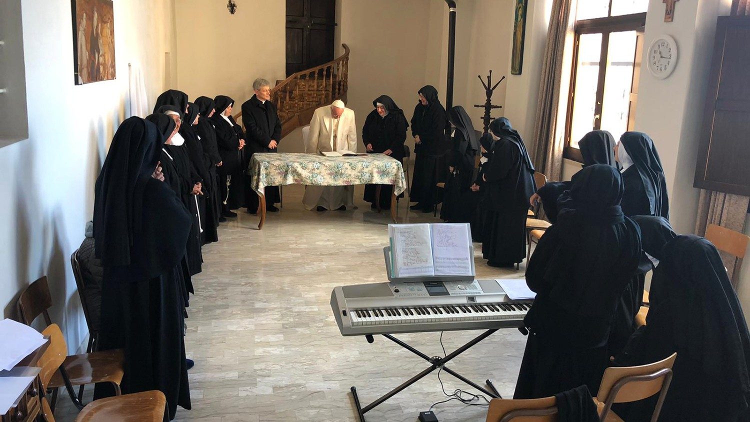Папа неожиданно посетил монахинь-затворниц в Умбрии