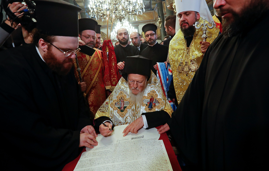 Вселенский Патриарх Варфоломей I подписал томос об автокефалии новой Церкви Украины (+ ФОТО)