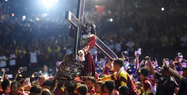 Более 5 миллионов филиппинцев приняли участие в празднике Черного Назарянина (ФОТО)