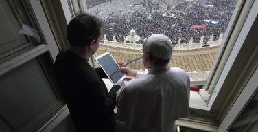 Папа открыл свой профиль в приложении «Click To Pray»