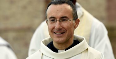 Франция: президент подписал указ о назначении католического епископа