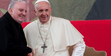 Папа поздравил основателя Неокатехуменального пути Кико Аргуэльо с 80-летием