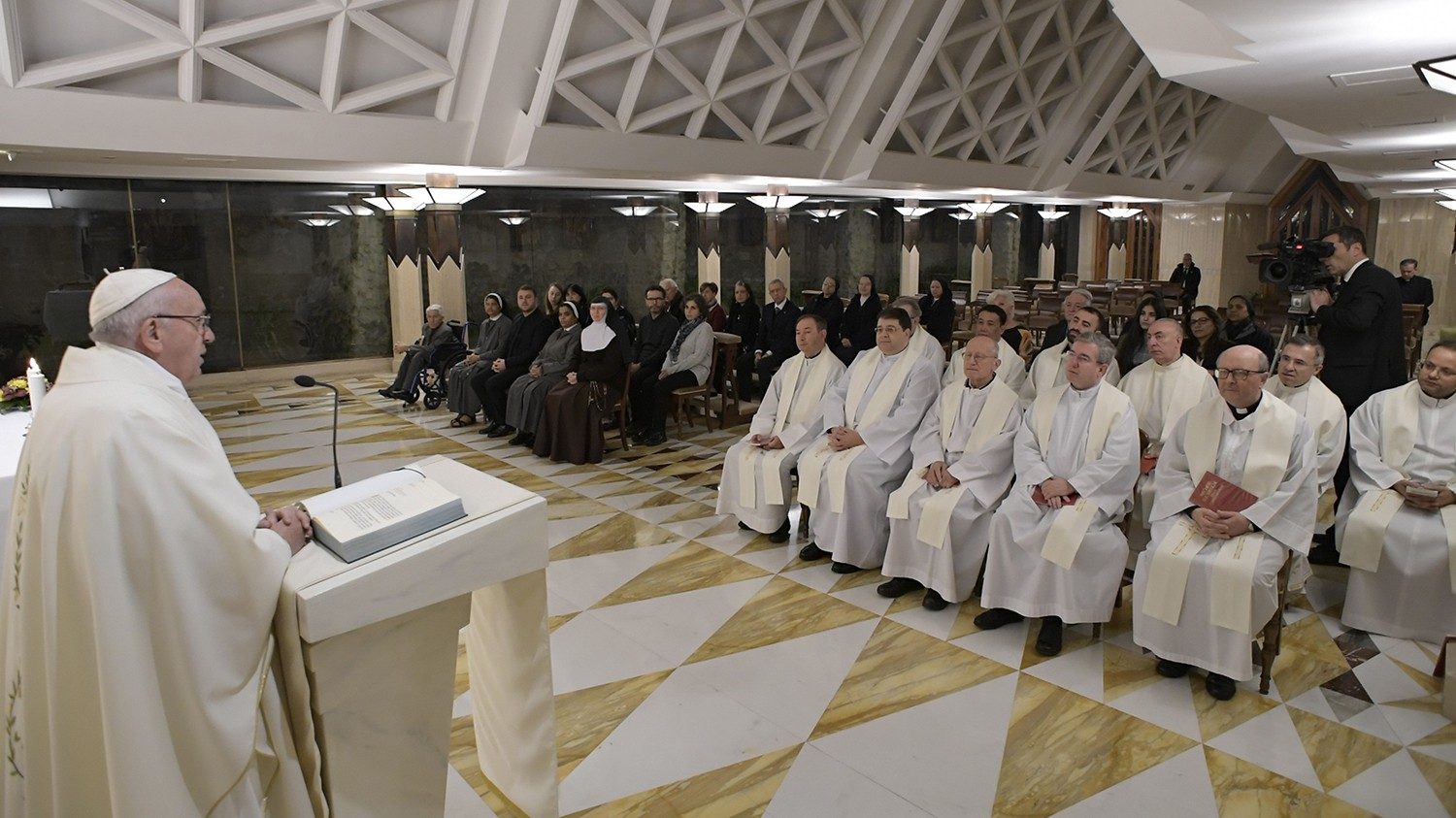 Папа: подобно дону Боско, священники должны уметь радоваться