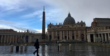 Защита несовершеннолетних: Папа призвал молиться о встрече в Ватикане