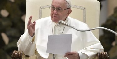 «В христианской молитве нет места индивидуализму». Слово Папы Франциска на общей аудиенции 13 февраля 2019 г.