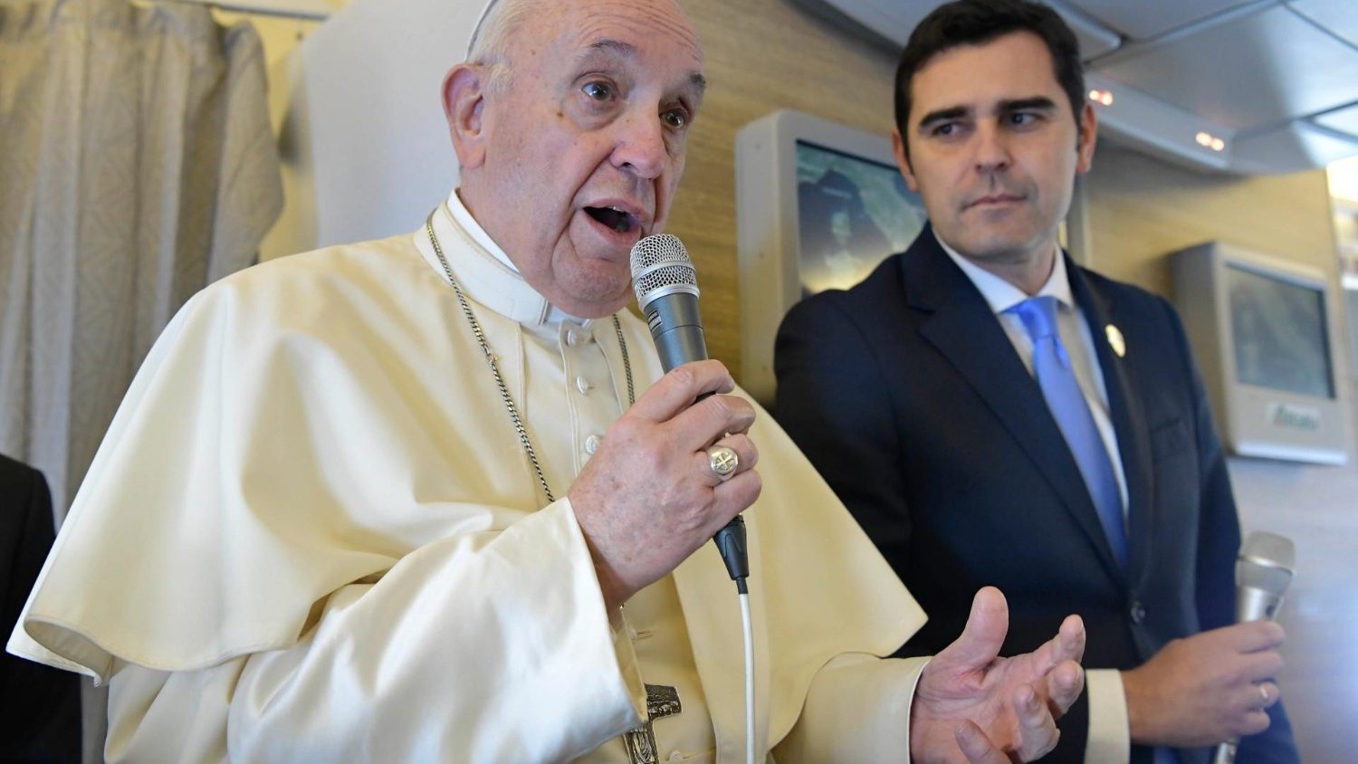 Ватикан готов стать посредником в Венесуэле, если об этом попросят обе стороны