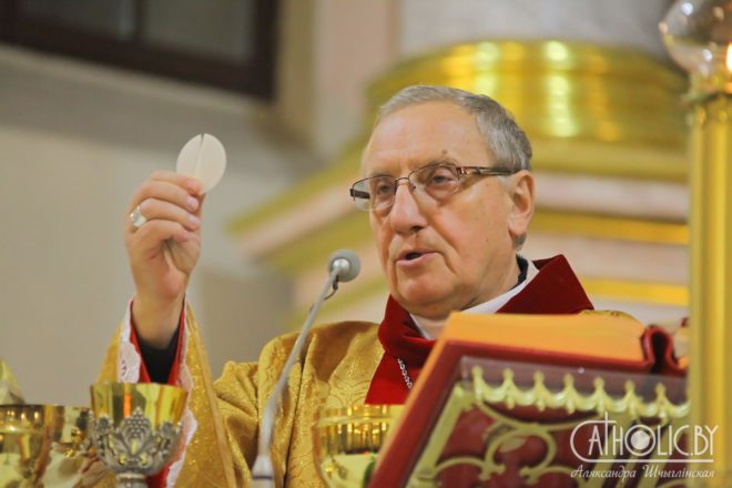 Архиепископа Тадеуша Кондрусевича выписали из больницы после операции