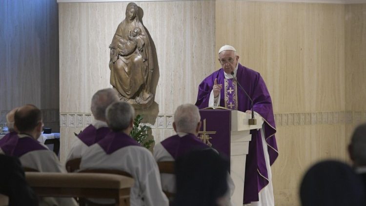На Мессе в Доме Св. Марфы Папа Франциск призвал не осуждать ближних, а прощать