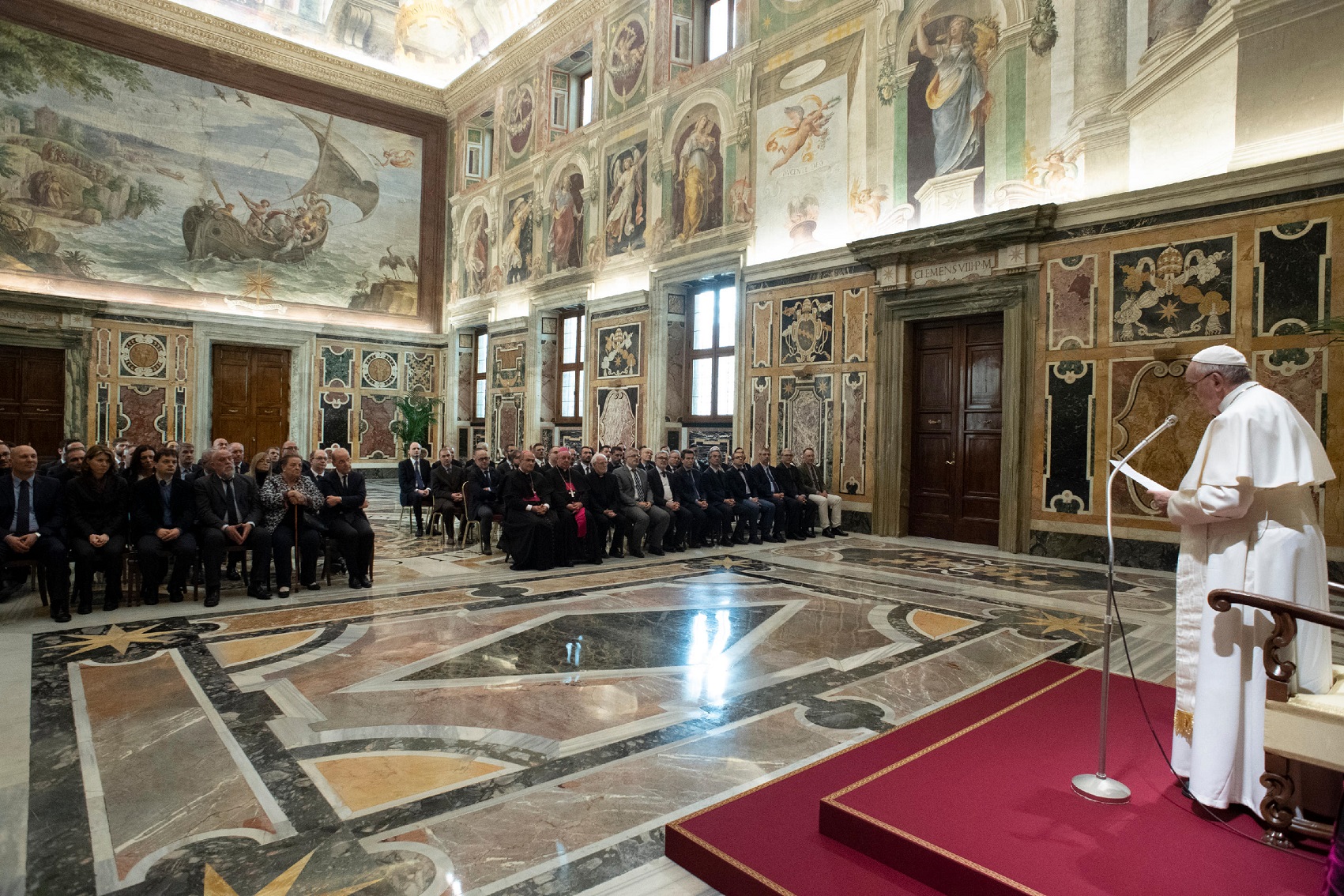 Папа встретился с сотрудниками Секретных архивов Ватикана