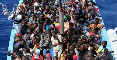 Епископы Италии вновь критикуют правительство за ограничение миграции