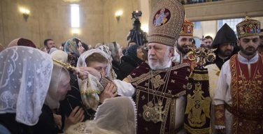 Главное Пасхальное богослужение в Армении прошло в ереванском Кафедральном соборе Святого Григория Просветителя