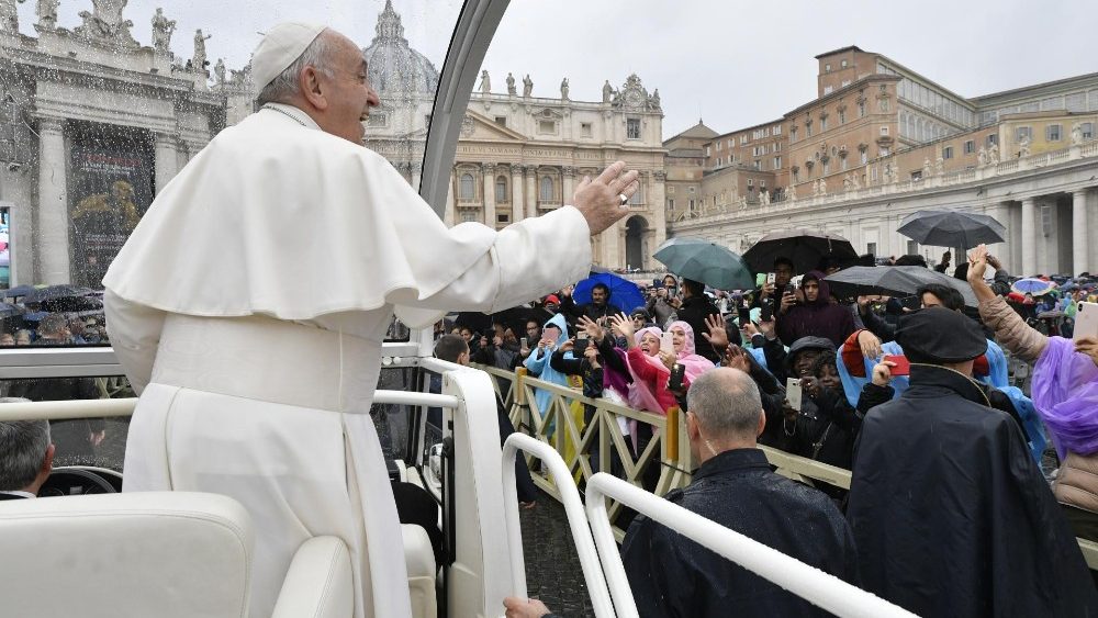 На общей аудиенции 10 апреля Папа Франциск прокомментировал прошение молитвы «Отче наш» о прощении грехов
