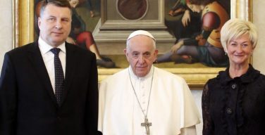 Папа Франциск принял президента Латвии