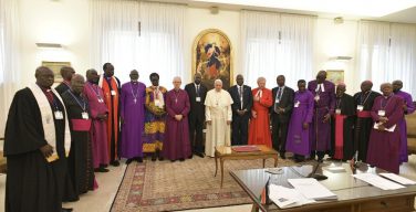 Папа Франциск встретился с политическими лидерами Южного Судана и призвал их к примирению