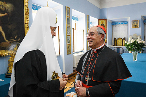 Патриарх Кирилл встретился с паломниками из Римской епархии во главе с кардиналом Де Донатисом