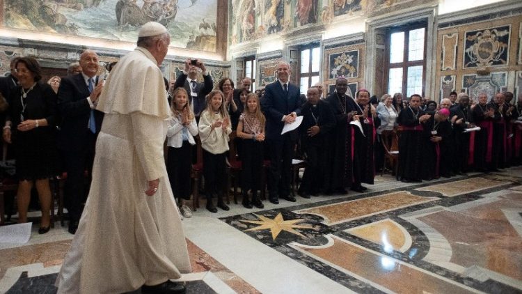 Папа Франциск решительно высказался против абортов и селективной пренатальной диагностики