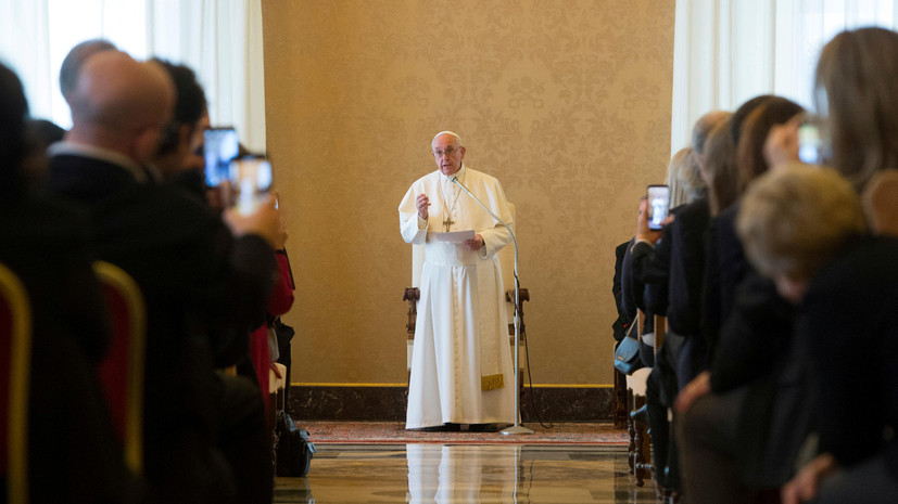 Папа Римский обратился к журналистам с просьбой быть смиренными