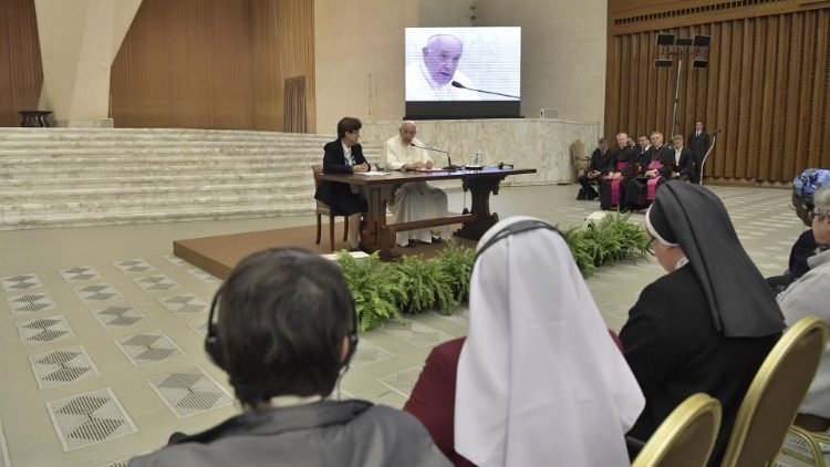 Встреча Папы с настоятельницами монашеских институтов: Понтифик ответил на вопросы об экуменизме, сексуальном насилии и диакониссах