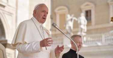 На общей аудиенции в среду 12 мая Папа Франциск продолжил разбор Книги Деяний