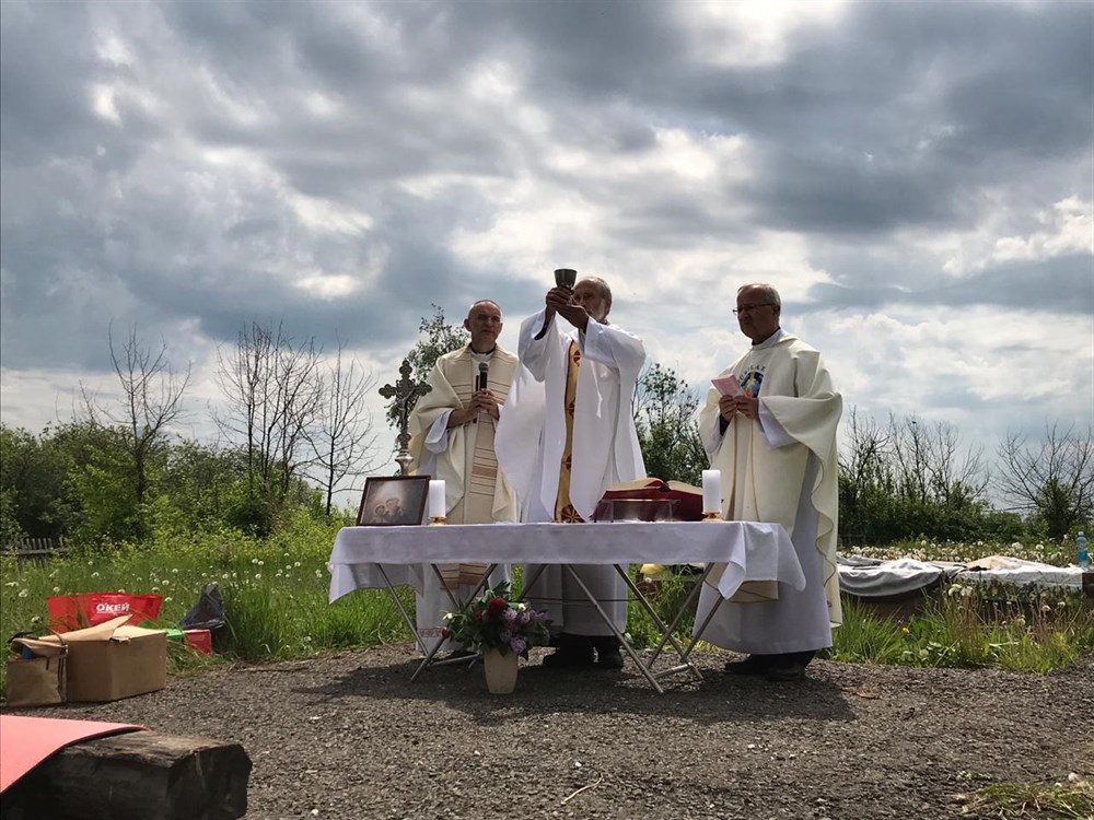 Томские католики заложили краеугольный камень в основание часовни в Белостоке