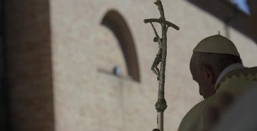 В торжество Пресвятой Троицы Папа Франциск посетил пострадавший от землетрясений регион Италии