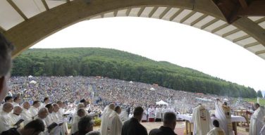 Папа Франциск в Румынии: грандиозная Святая Месса в Шумулеу-Чук