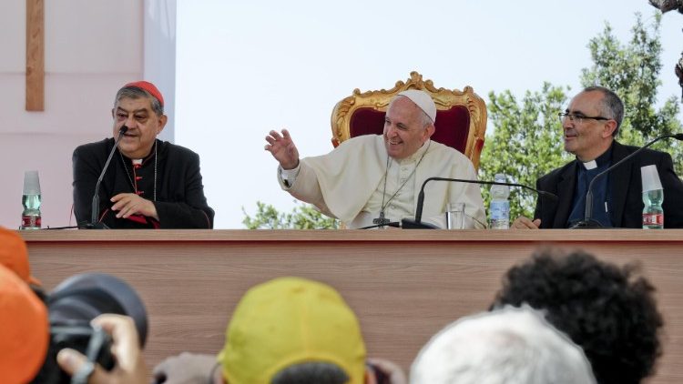 Папа Франциск на симпозиуме в Неаполе: богословие должно «достичь окраин»