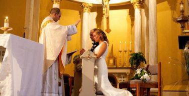 Католическая Церковь Литвы отказывает в венчании парам, заключившим брачный договор