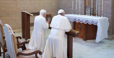 Папа ответил на вопросы об отношениях с православными и о Бенедикте XVI