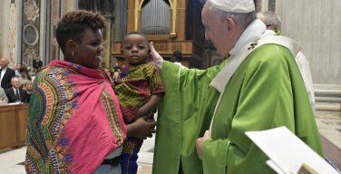 Папа Франциск возглавил св. Мессу о нуждах мигрантов в соборе Святого Петра