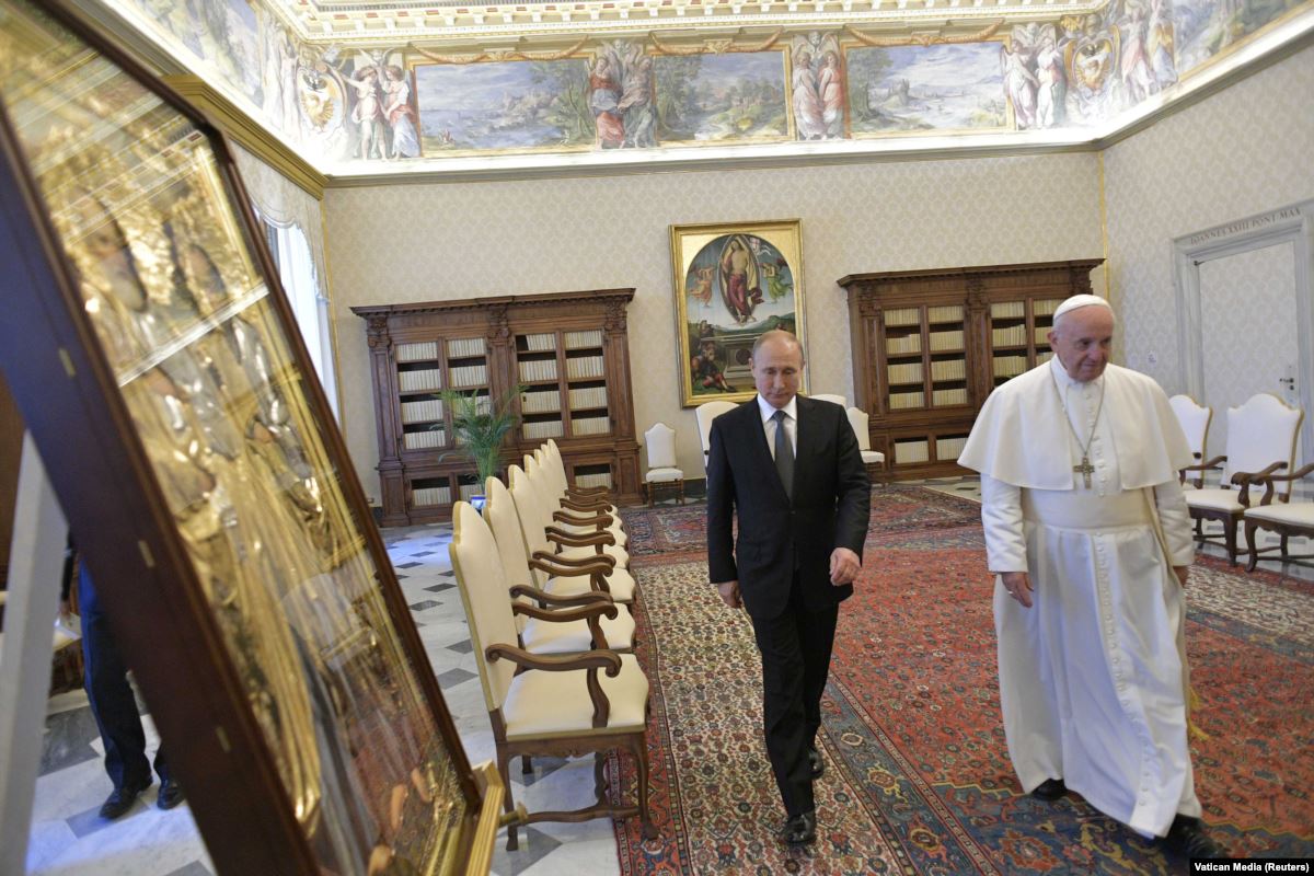 В РПЦ считают полезной встречу Путина с Папой Римским Франциском