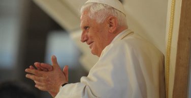 Бенедикт XVI принял в Ватикане немецких монахов-каноников