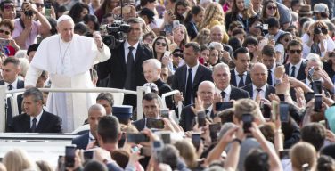 Папа Франциск, продолжая комментировать Книгу Деяний, говорил о сущности диаконского служения и о примере мучеников