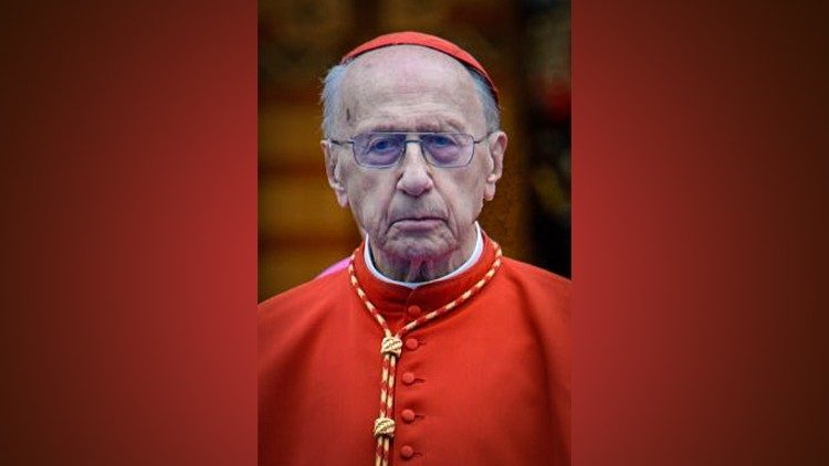 Папа скорбит в связи со смертью кардиналов Эчегарая и Родригеса