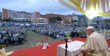 Визит Папы на Мадагаскар завершился встречей со священниками, монашествующими и семинаристами