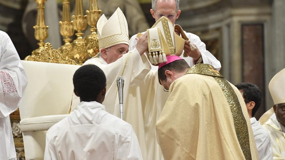 Папа Франциск хиротонисал четырех епископов и пожелал им быть ближе к Богу, священникам и народу
