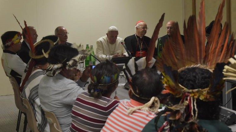Папа Франциск встретился с амазонскими индейцами