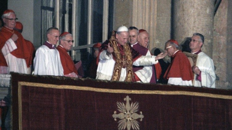 Папа Франциск призвал поблагодарить Бога за благодеяния, совершенные Им через служение святого Иоанна Павла II
