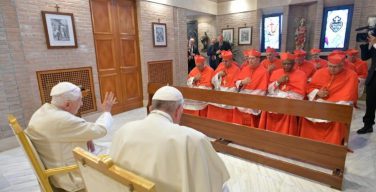 Папа Франциск и новые кардиналы посетили Папу на покое Бенедикта XVI